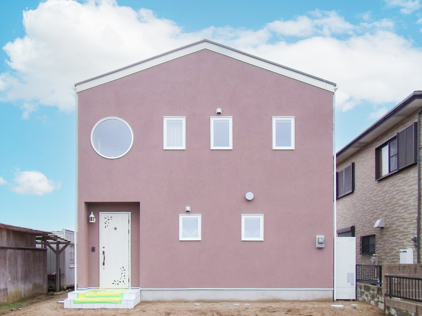 茨城県潮来市新築注文住宅｜丸窓のあるシンプルでナチュラルな家